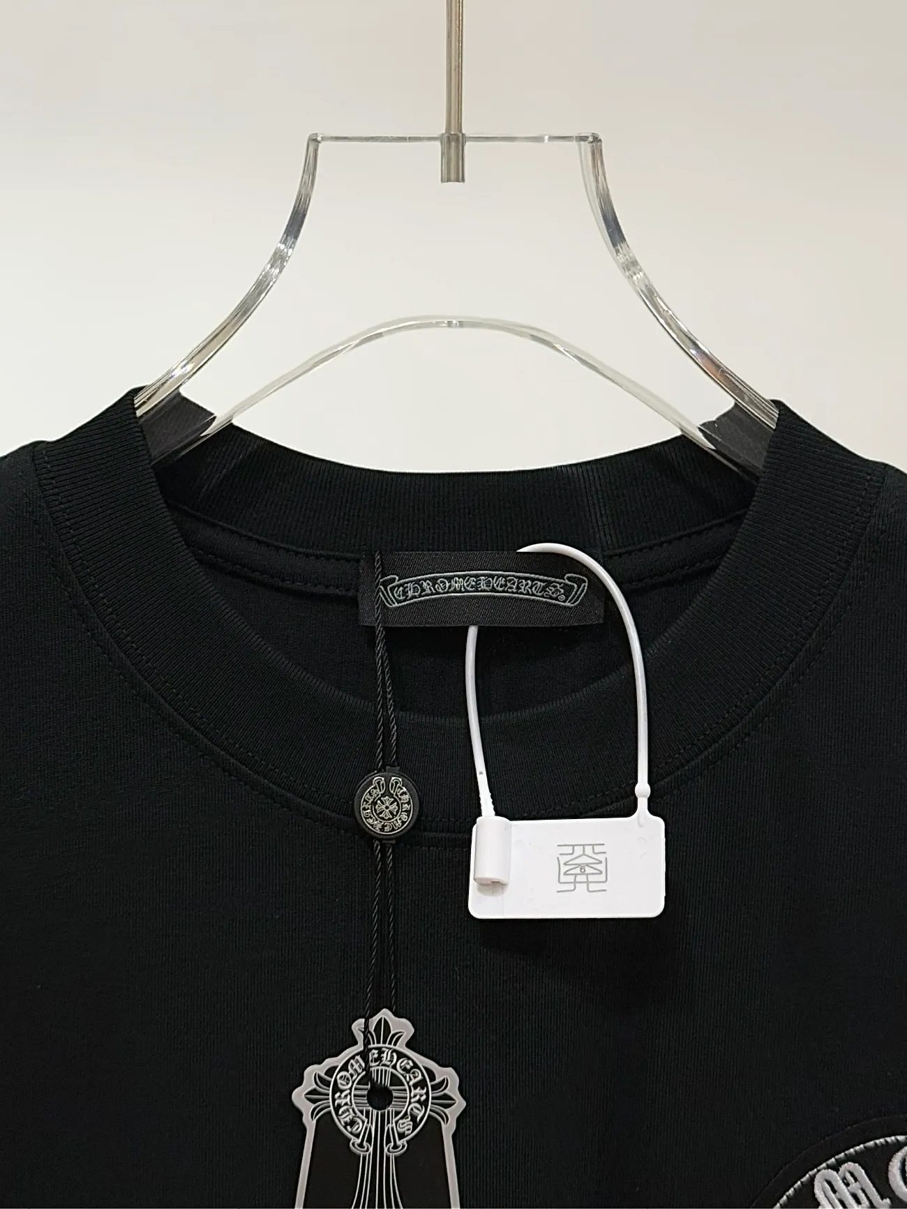 🅿️200 [High quality] Chrome hearts ss25 new first release latest short-sleeved round neck t-shirt, high-end customization, avant-garde and fashionable design! The front and rear panels of the brand logo are designed with heavy craftsmanship of burnt appliqué, ten rivets and one hundred thousand needle embroidery. High-end customized 280g fabric. Soft to the touch. Comfortable to wear. Exquisite stitching. Fine workmanship. The upper body effect is incomparably handsome! Same style for men and women, color: white, black size: S to xL